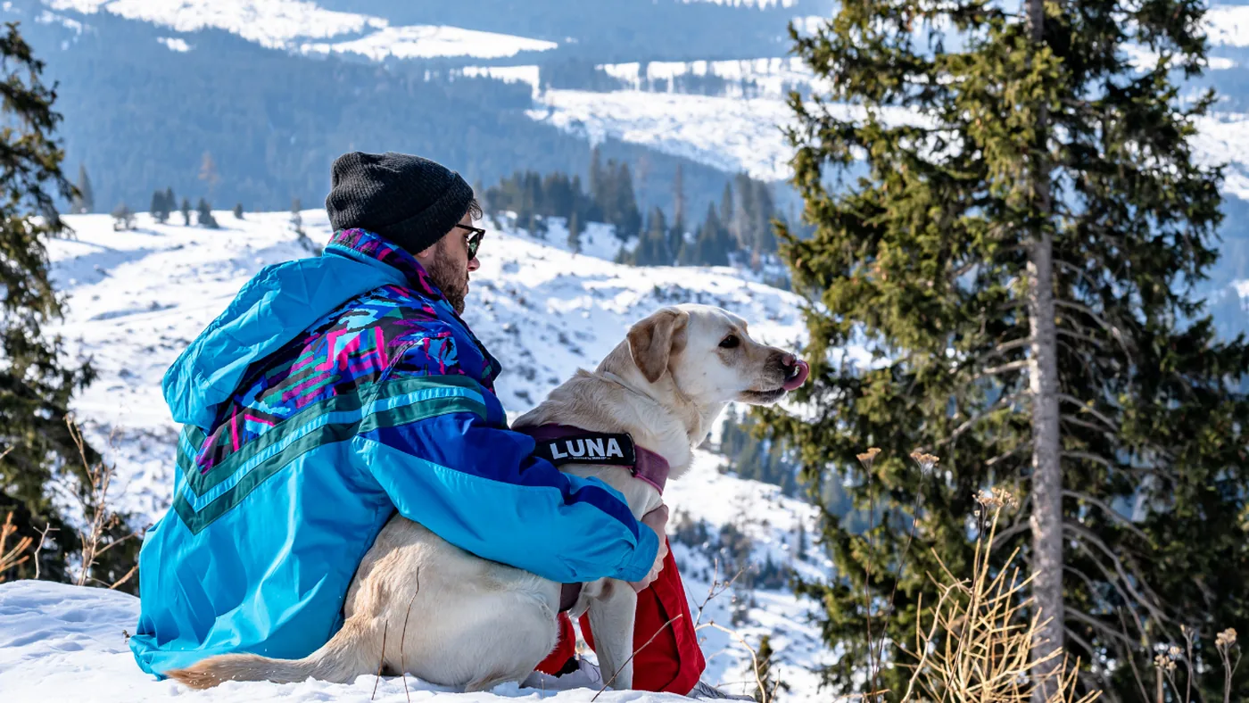 Luna et l’un des fondateurs à la montagne